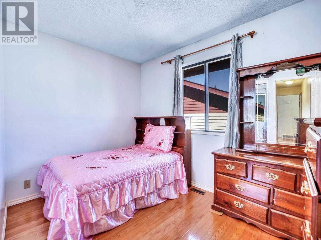 Single Family House Bungalow for Sale in   Avenue NE Abbeydale Calgary 