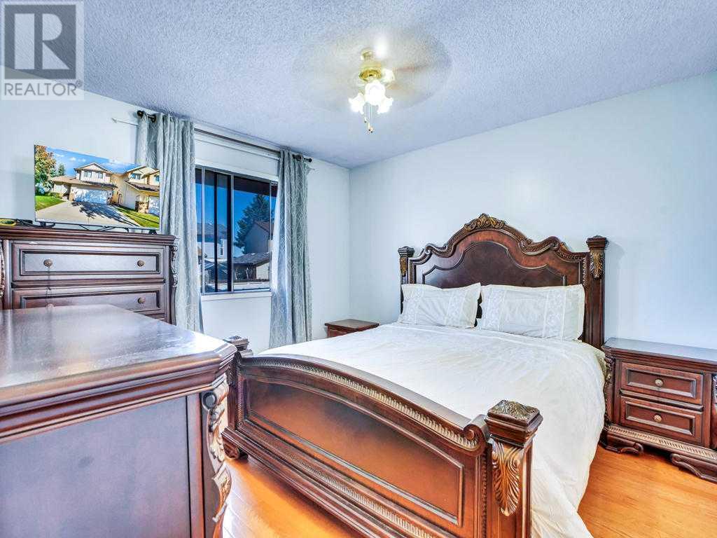 Single Family House Bungalow for Sale in   Avenue NE Abbeydale Calgary 