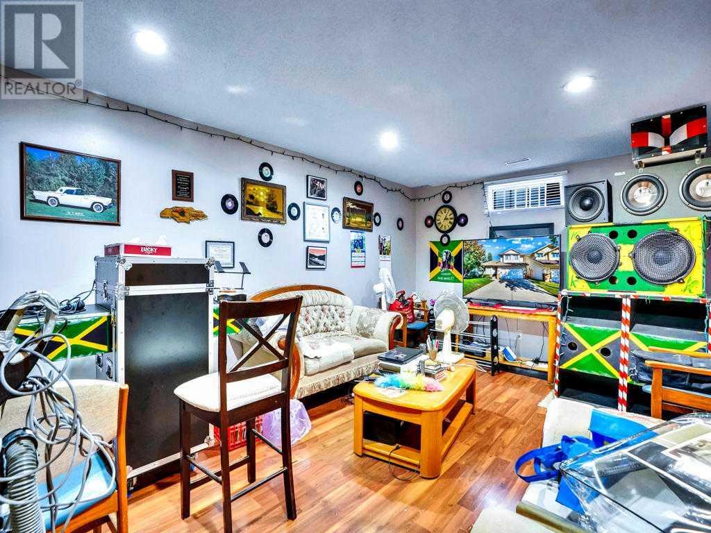 Single Family House Bungalow for Sale in   Avenue NE Abbeydale Calgary 