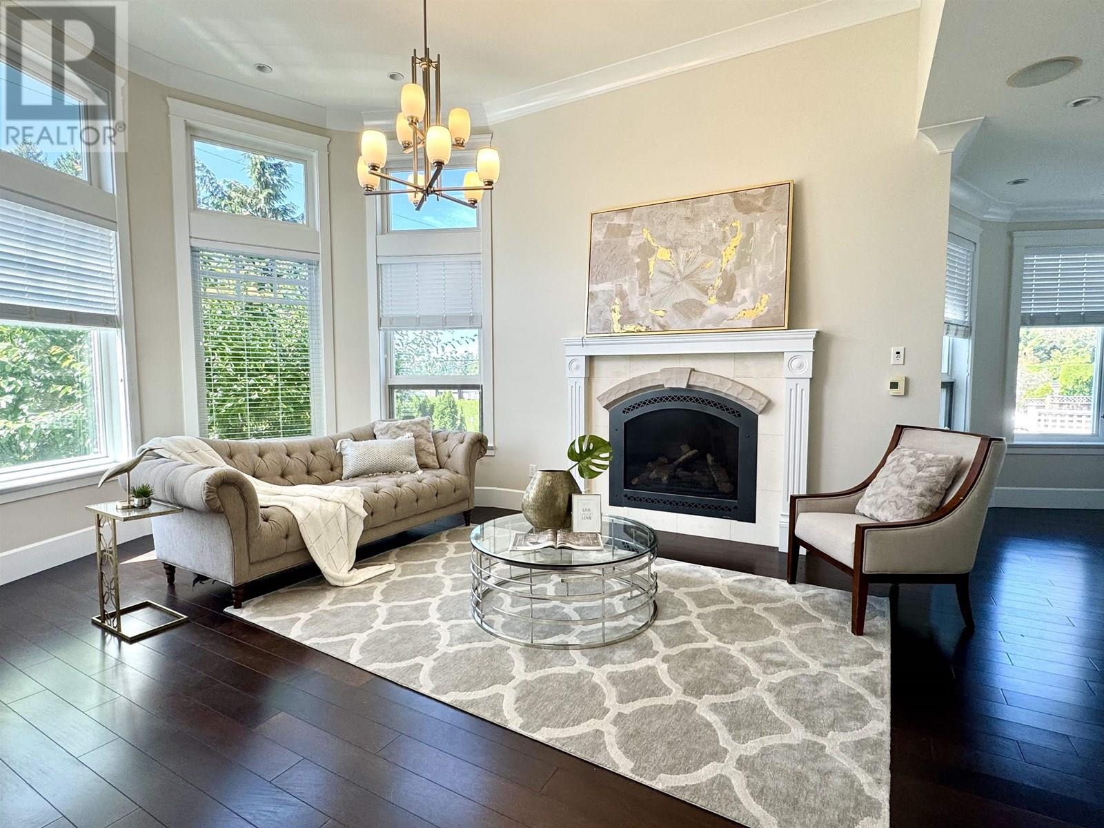 Photo 5 of 586 Silverdale Place, North Vancouver BC
