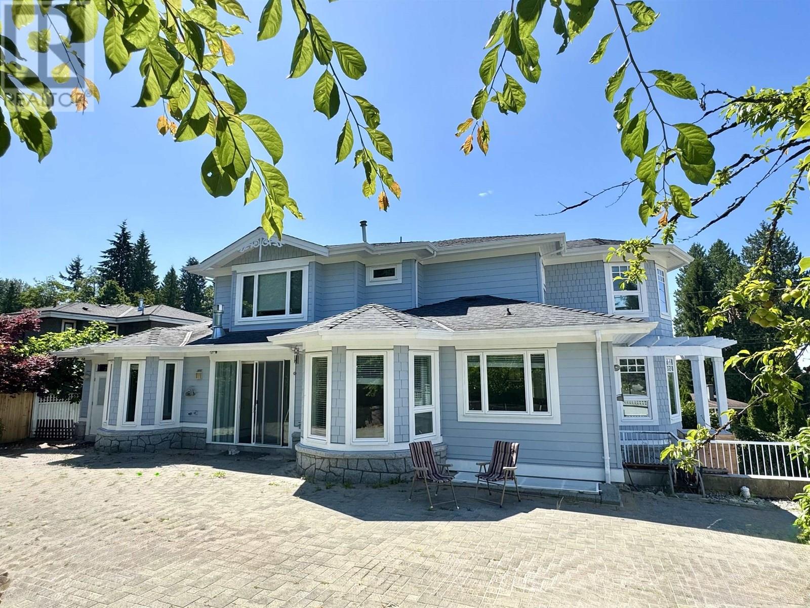 Photo 9 of 586 Silverdale Place, North Vancouver BC