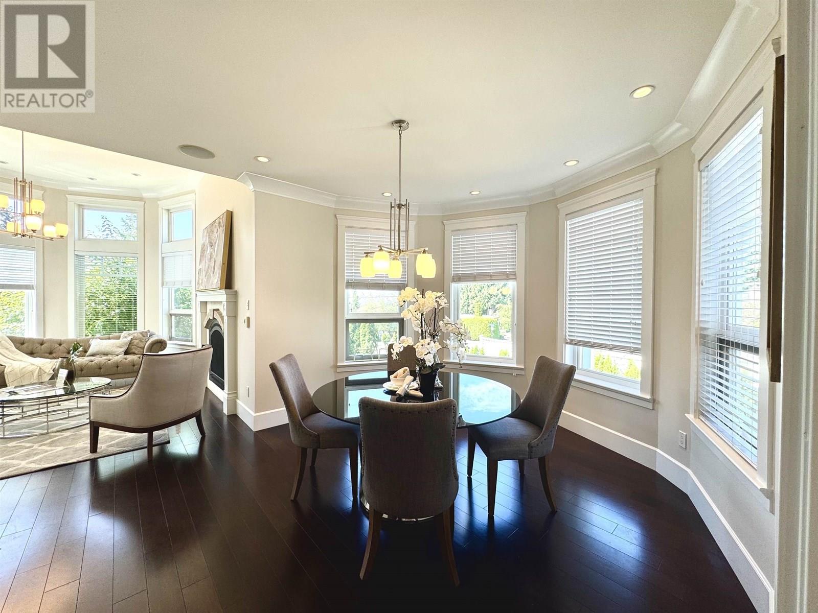 Photo 1 of 586 Silverdale Place, North Vancouver BC