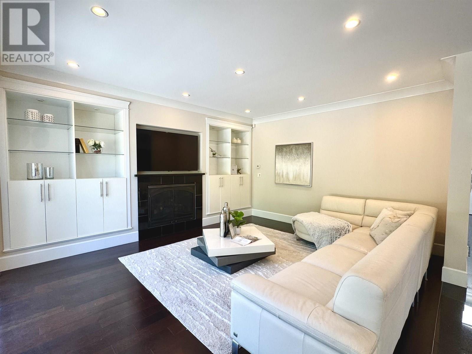 Photo 8 of 586 Silverdale Place, North Vancouver BC