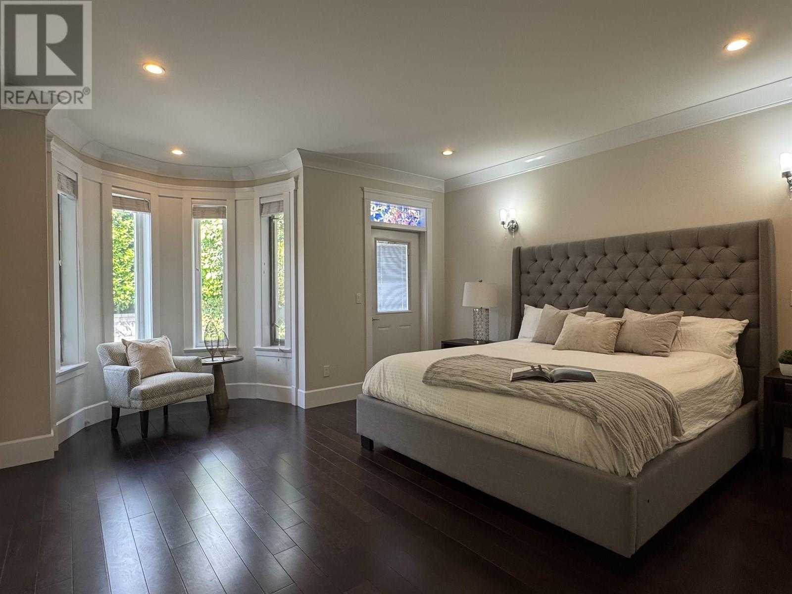 Photo 12 of 586 Silverdale Place, North Vancouver BC