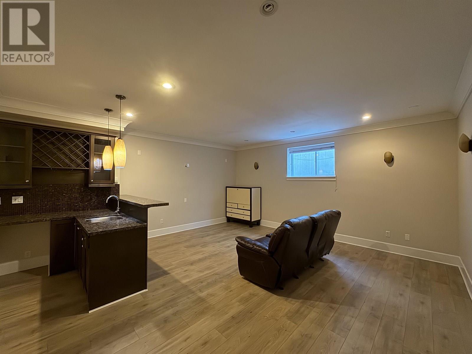 Photo 13 of 586 Silverdale Place, North Vancouver BC