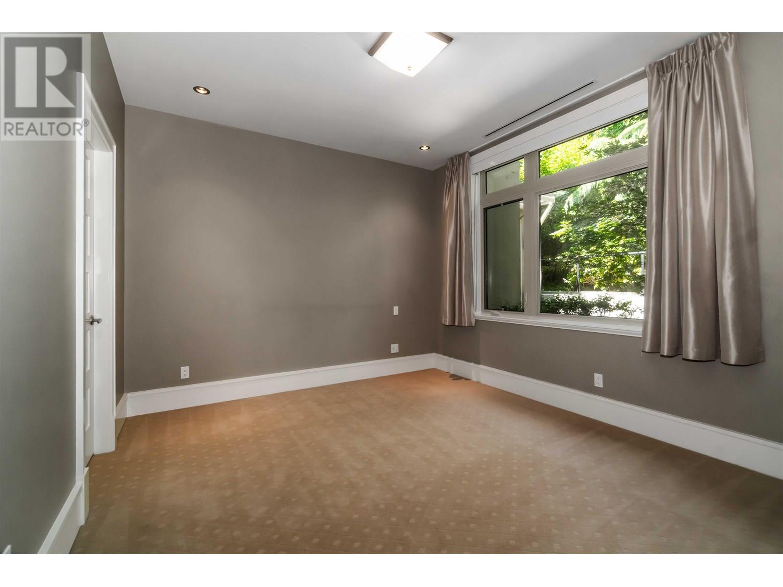 Photo 13 of 304 2535 Garden Court, West Vancouver BC