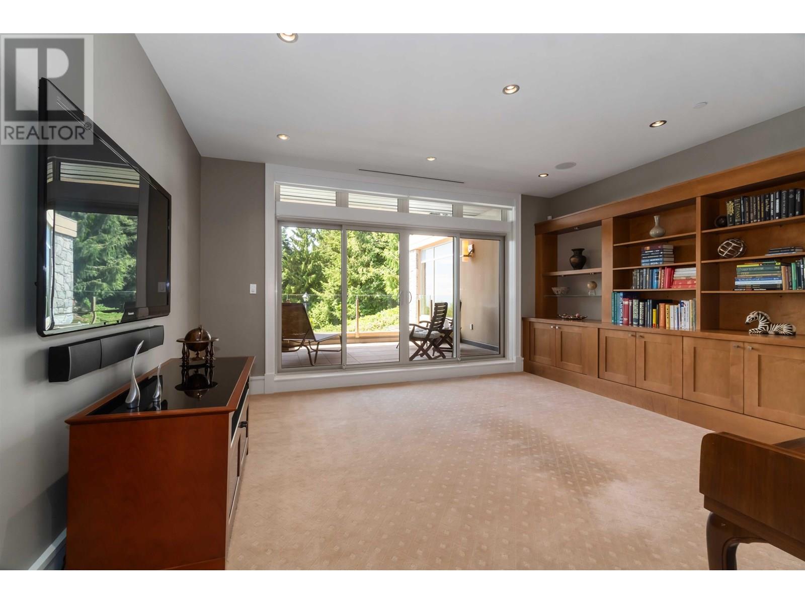 Photo 33 of 304 2535 Garden Court, West Vancouver BC