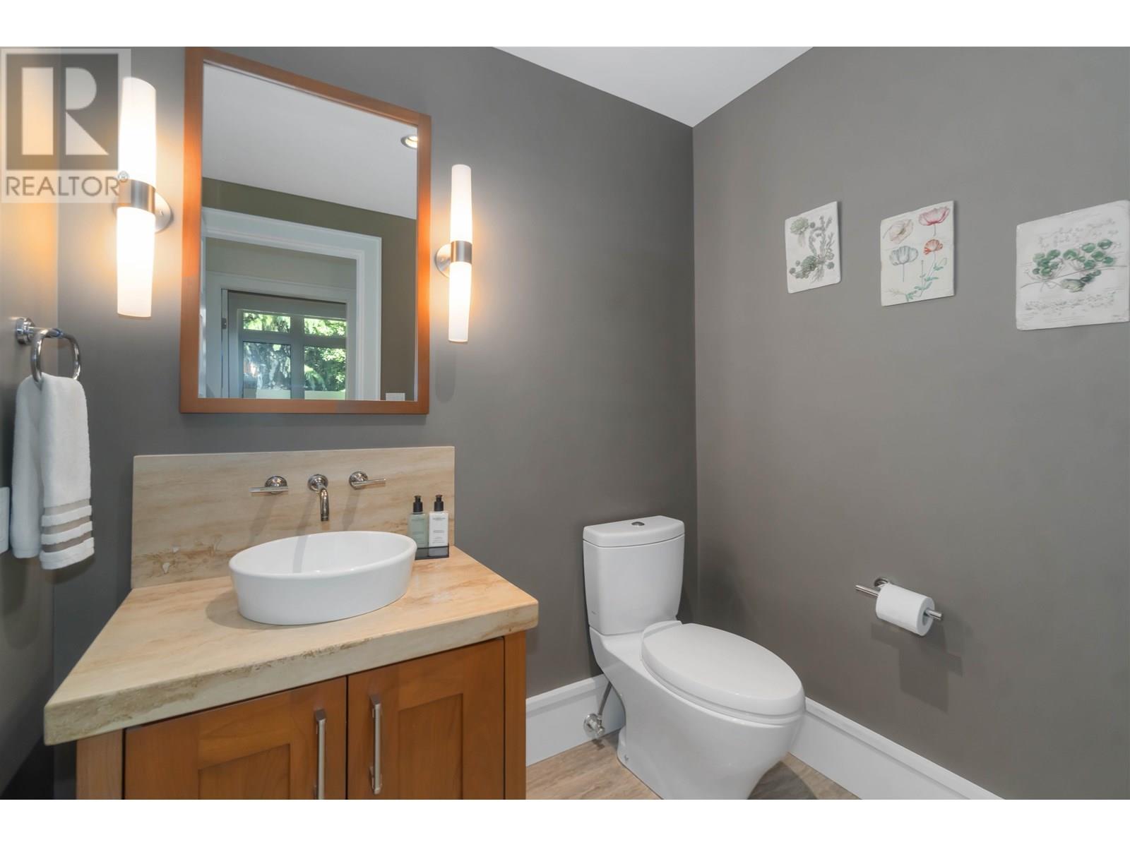 Photo 2 of 304 2535 Garden Court, West Vancouver BC