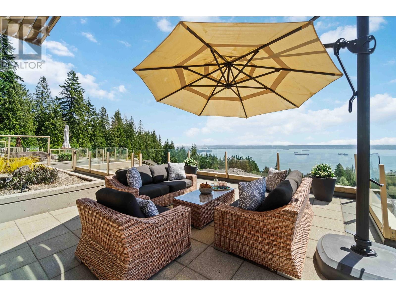 Photo 7 of 304 2535 Garden Court, West Vancouver BC