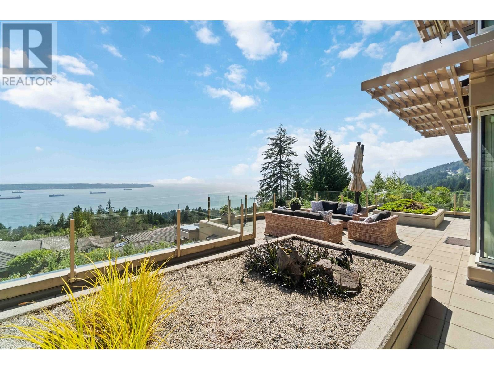Photo 3 of 304 2535 Garden Court, West Vancouver BC