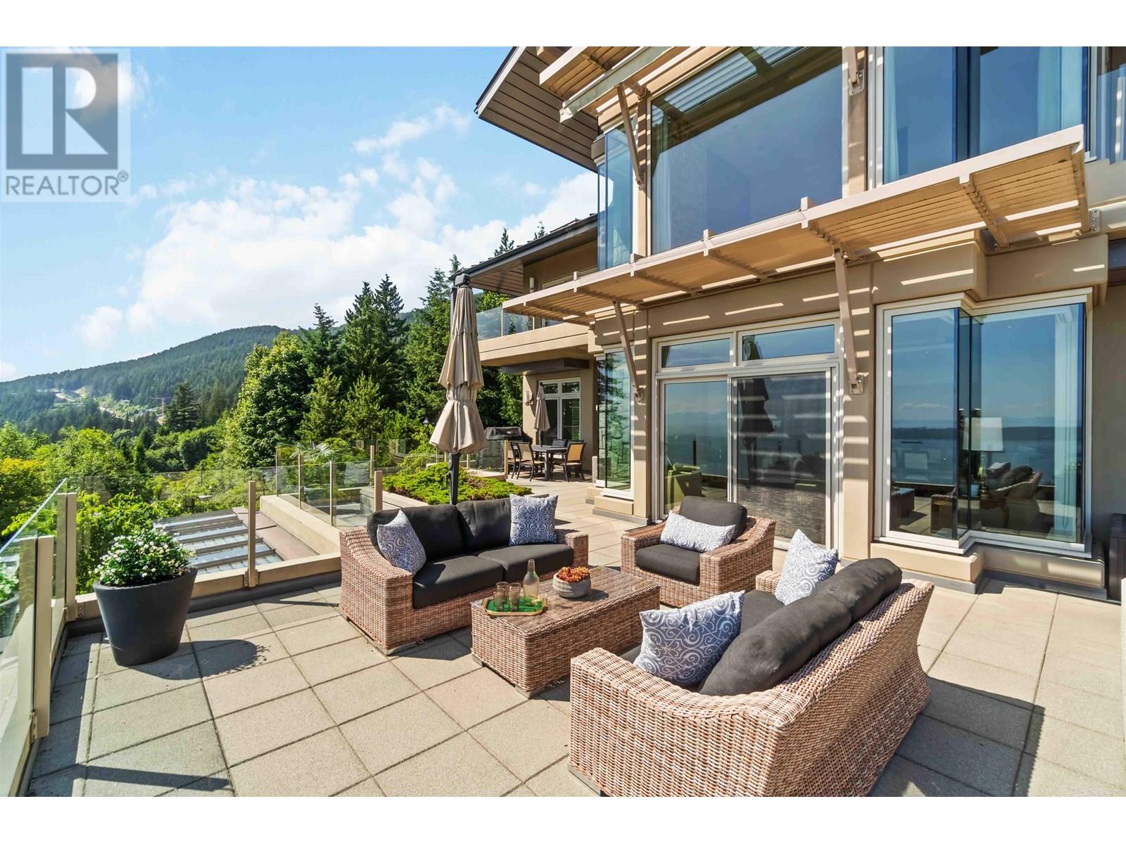 Photo 11 of 304 2535 Garden Court, West Vancouver BC