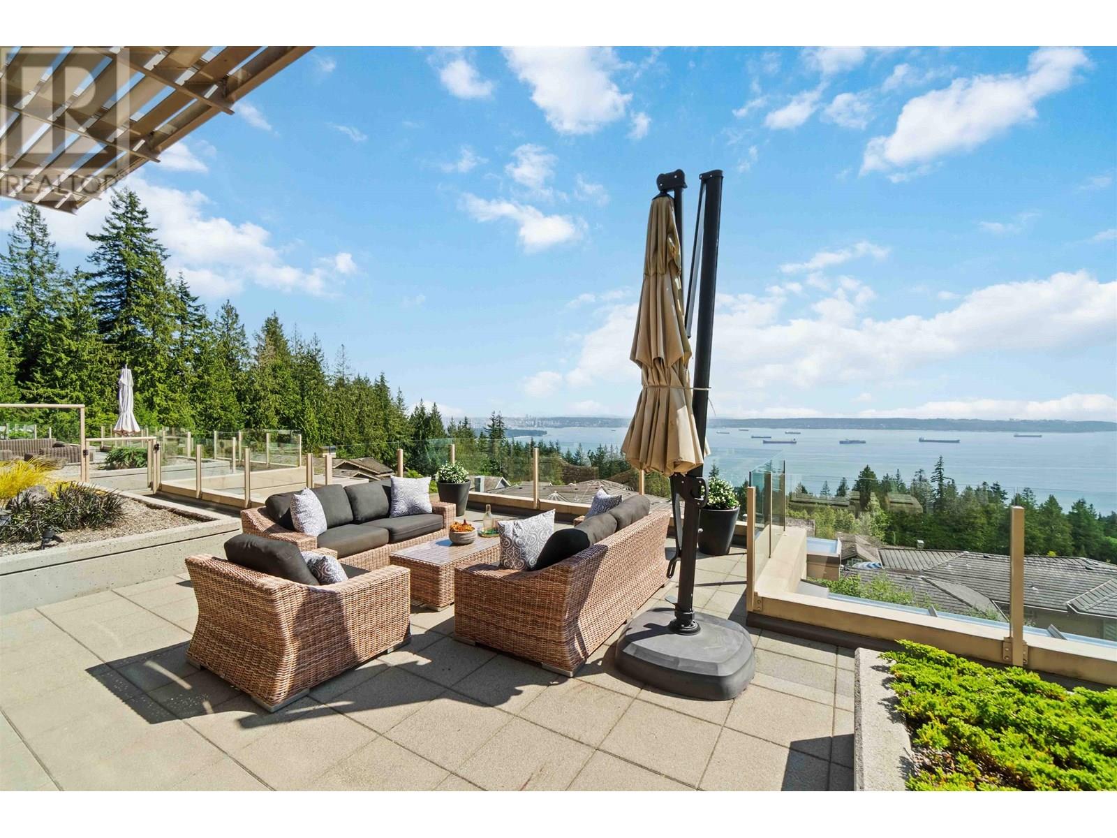 Photo 10 of 304 2535 Garden Court, West Vancouver BC