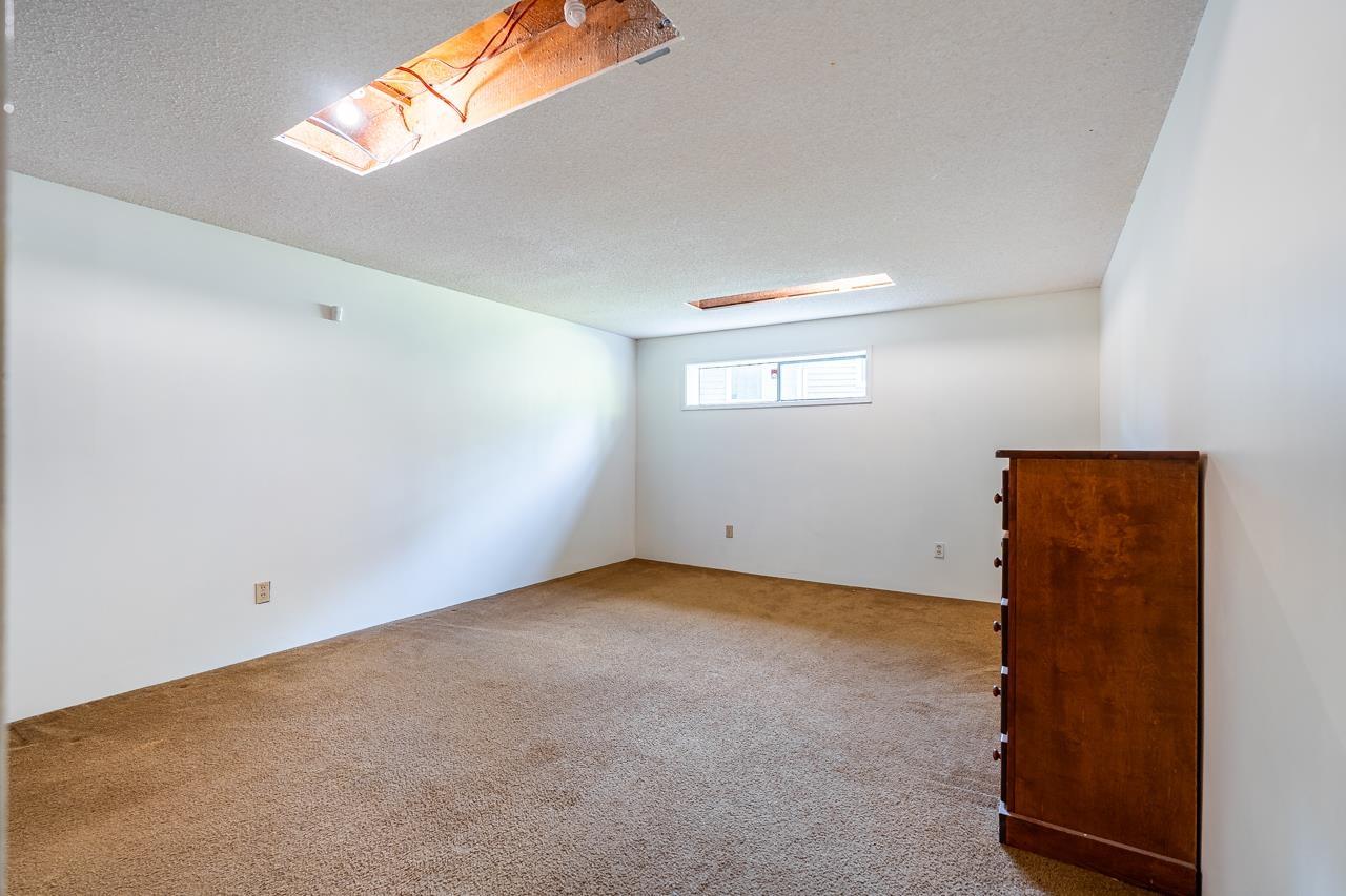 Photo 23 of 13575 Crestview Drive, Surrey BC