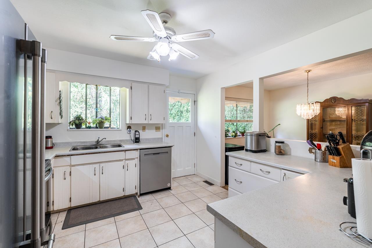 Photo 14 of 13575 Crestview Drive, Surrey BC