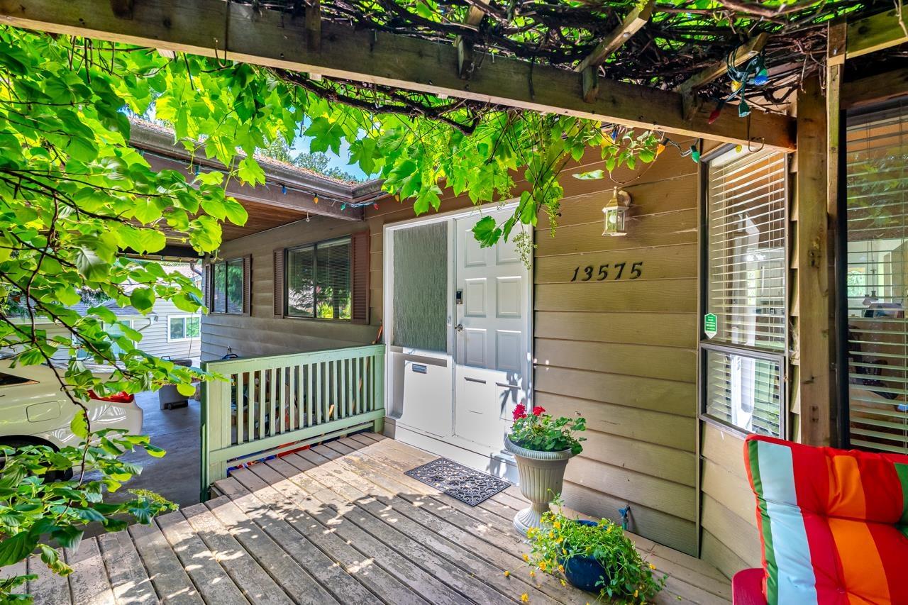 Photo 4 of 13575 Crestview Drive, Surrey BC