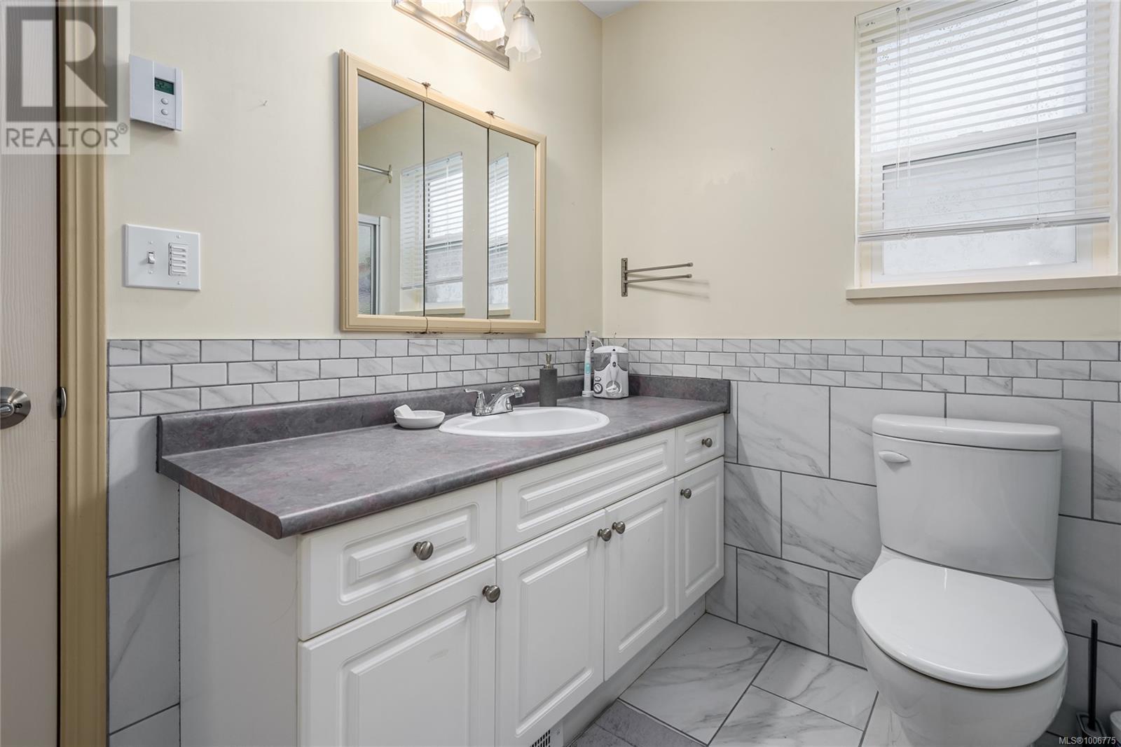 A 1927 Noort Pl, Courtenay