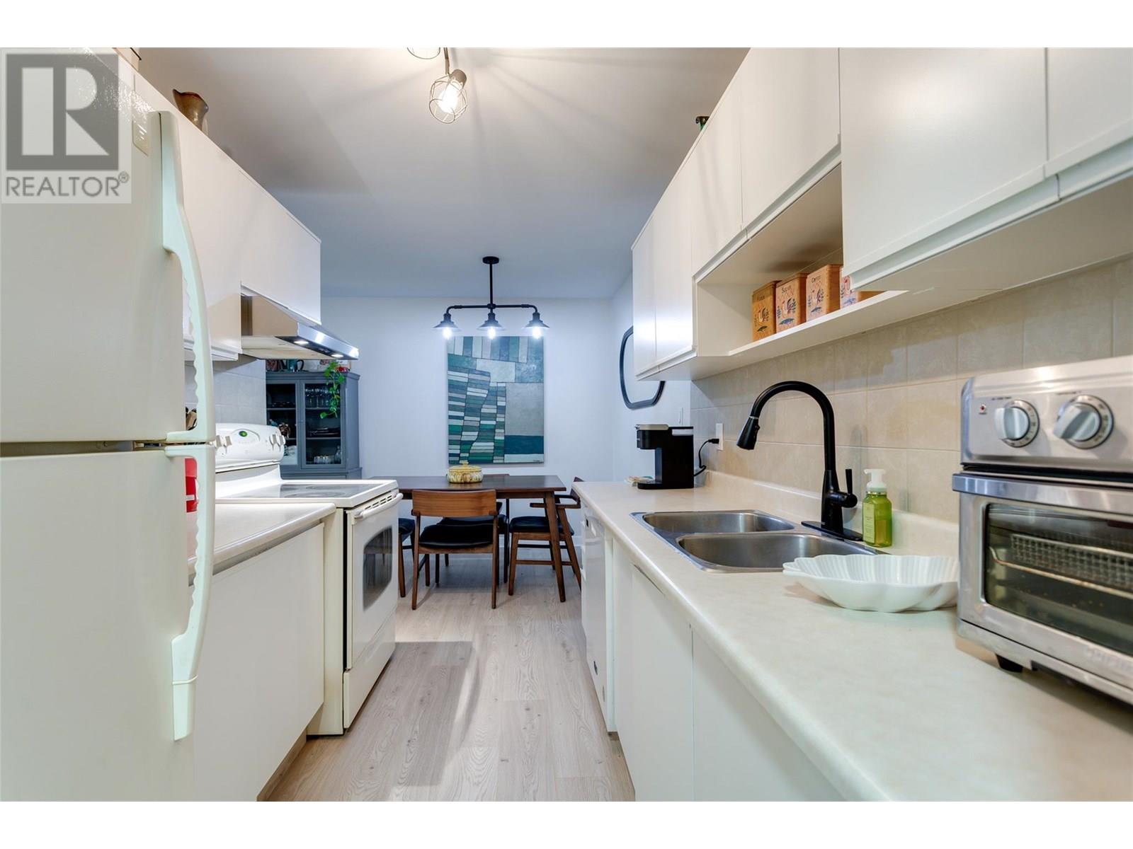 305 1056 Bernard Avenue, Kelowna