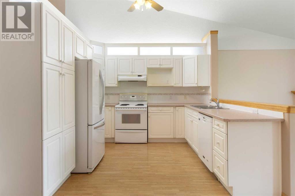 Single Family House for Sale in   Sierra Morena Boulevard SW Signal Hill Calgary 