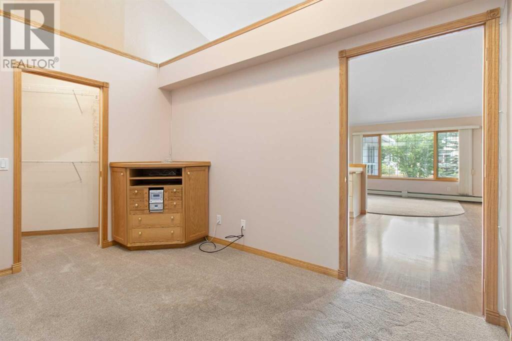 Single Family House for Sale in   Sierra Morena Boulevard SW Signal Hill Calgary 