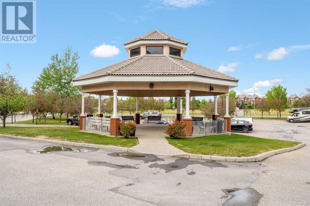Single Family House for Sale in   Sierra Morena Boulevard SW Signal Hill Calgary 
