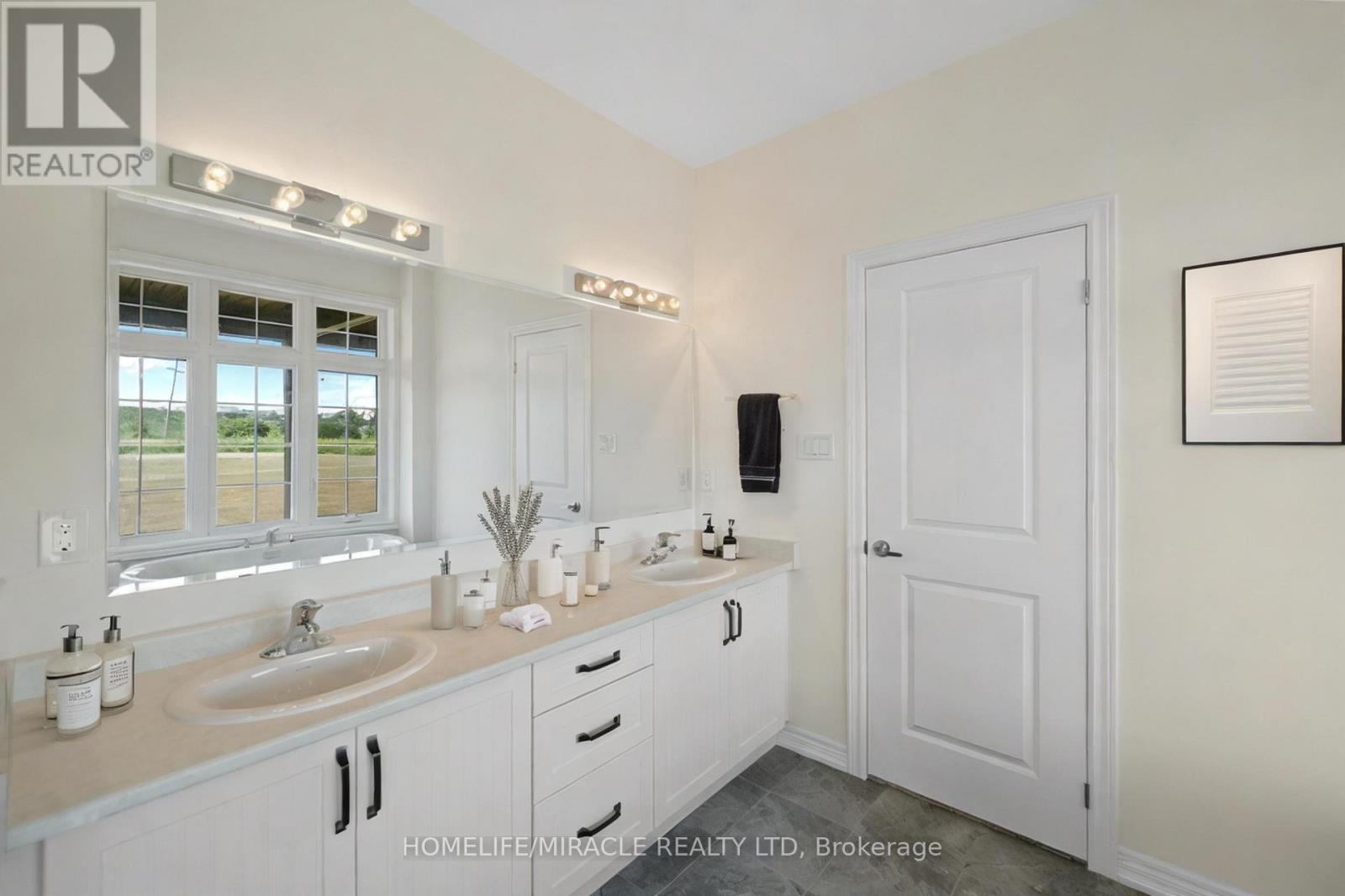 Photo 16 of 5 Skyvue Crescent, Quinte West ON