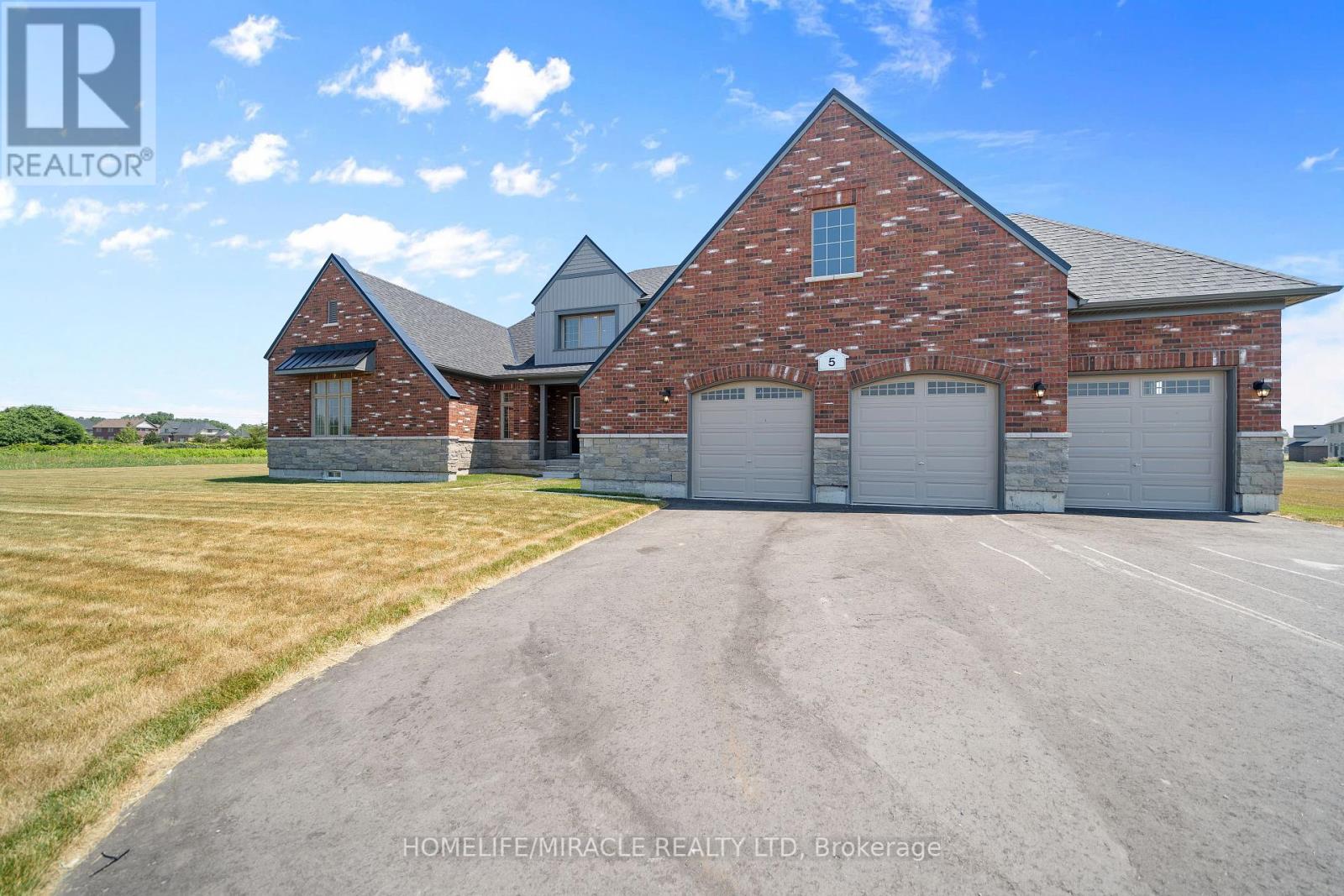 Photo 45 of 5 Skyvue Crescent, Quinte West ON