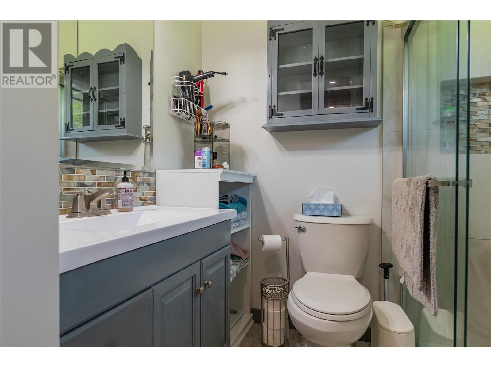 1015 Regan Crescent, Trail