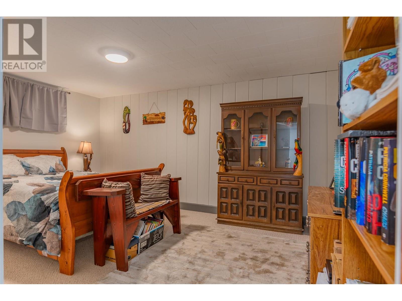 1015 Regan Crescent, Trail