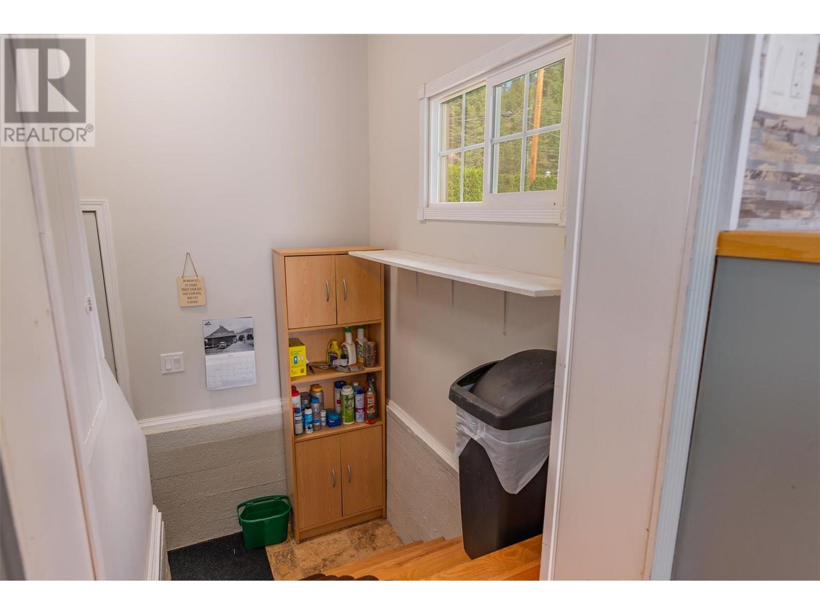 1015 Regan Crescent, Trail