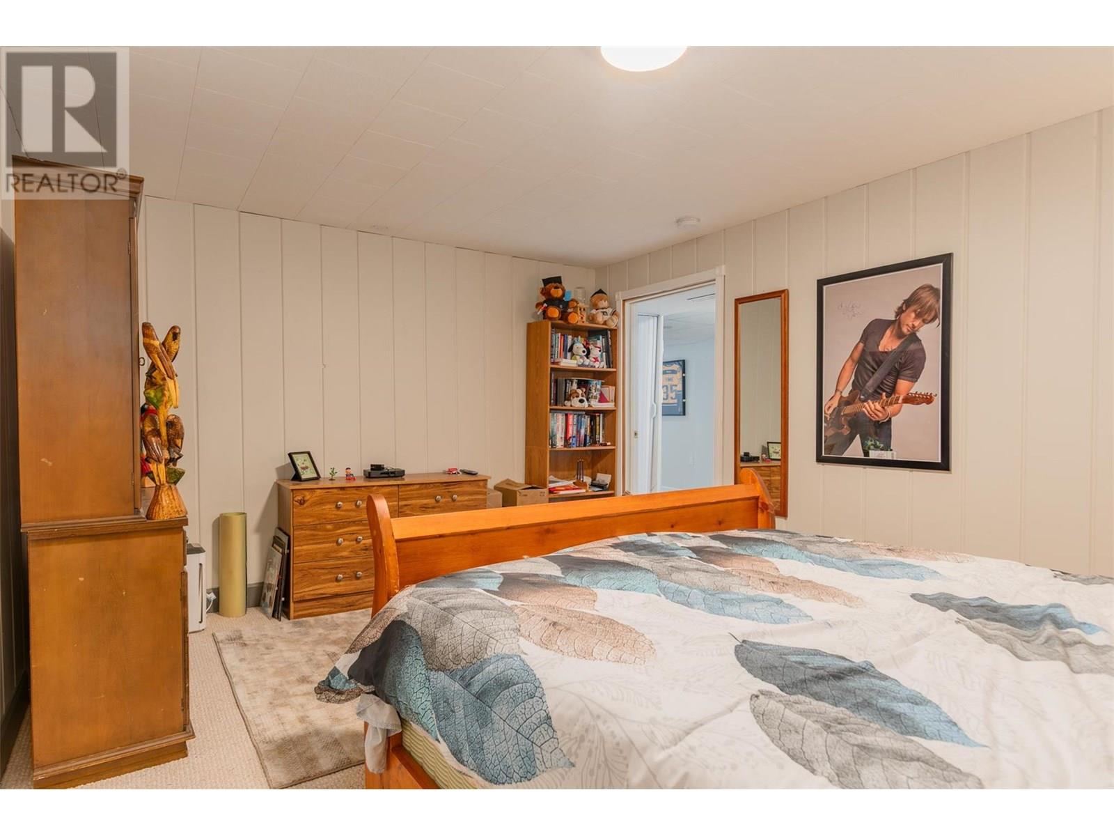 1015 Regan Crescent, Trail