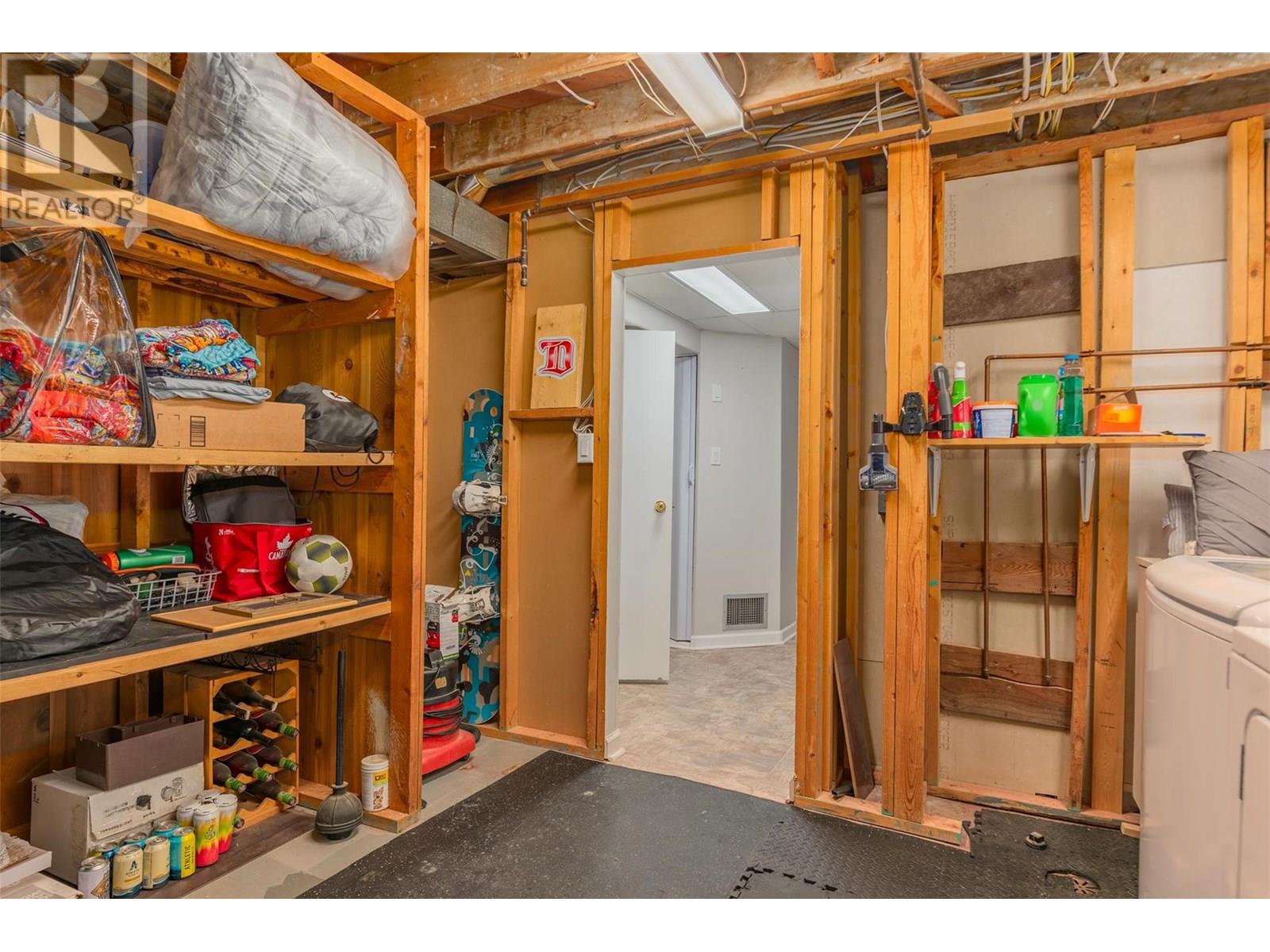 1015 Regan Crescent, Trail