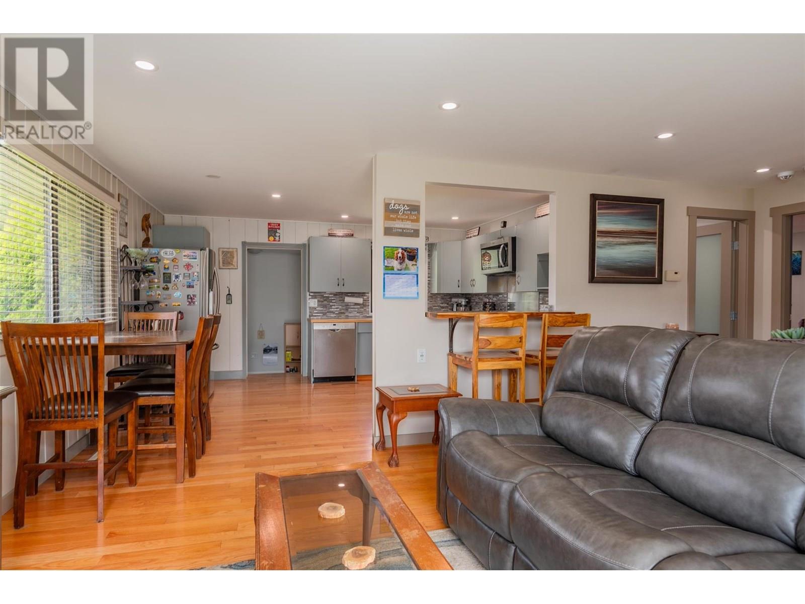 1015 Regan Crescent, Trail
