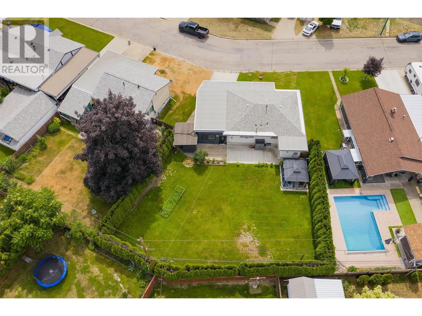 1015 Regan Crescent, Trail