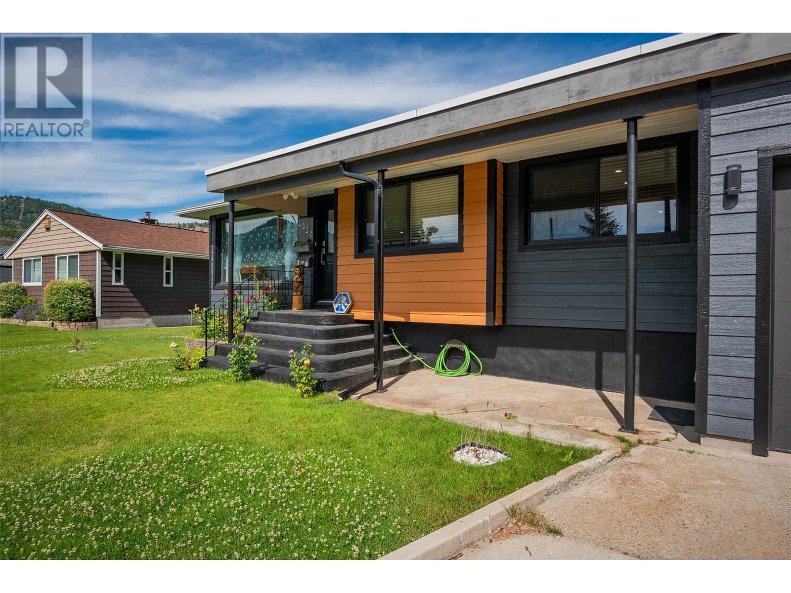 1015 Regan Crescent, Trail