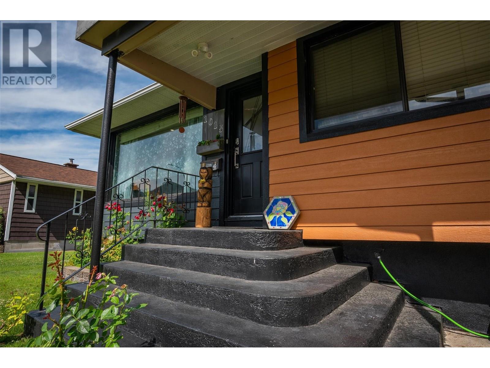1015 Regan Crescent, Trail