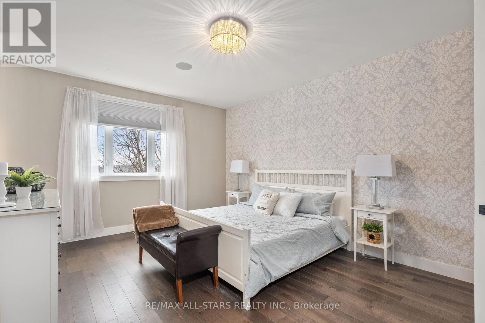 Photo 4 of 247 Ravencrest Road, Georgina ON