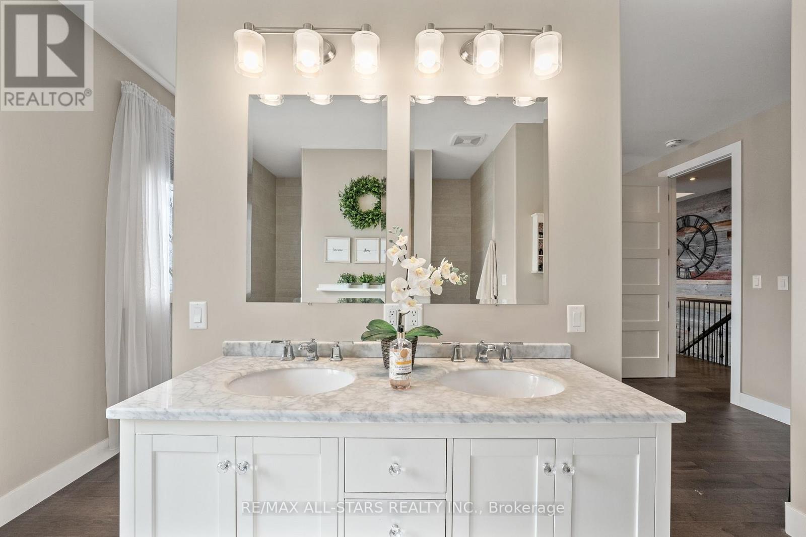 Photo 11 of 247 Ravencrest Road, Georgina ON