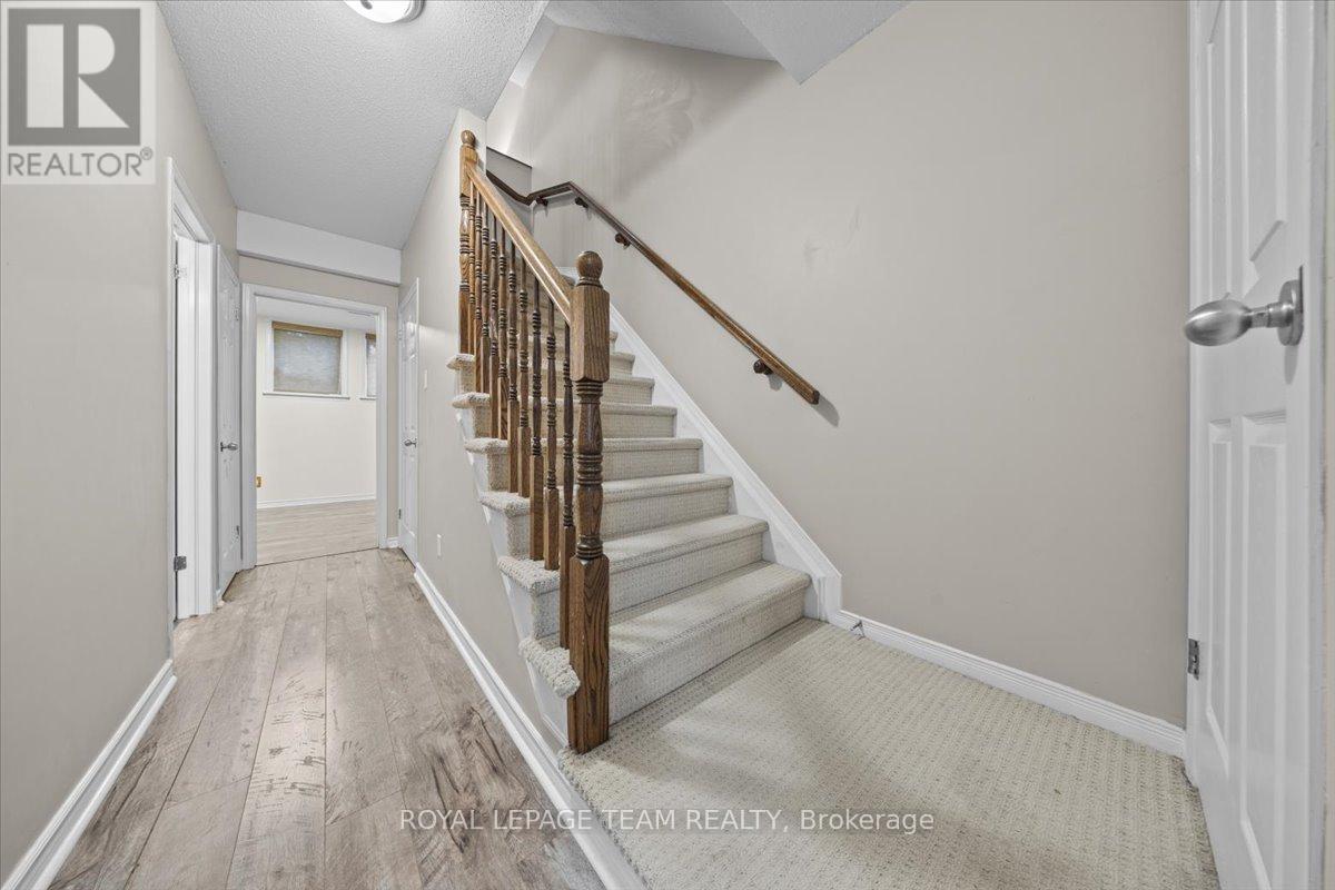 Photo 3 of 512 Reardon Private, Ottawa ON