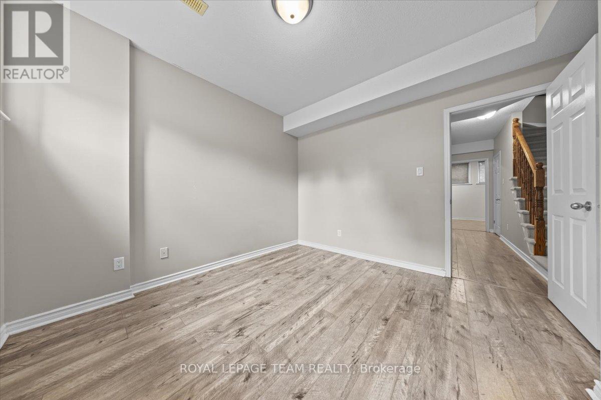 Photo 4 of 512 Reardon Private, Ottawa ON