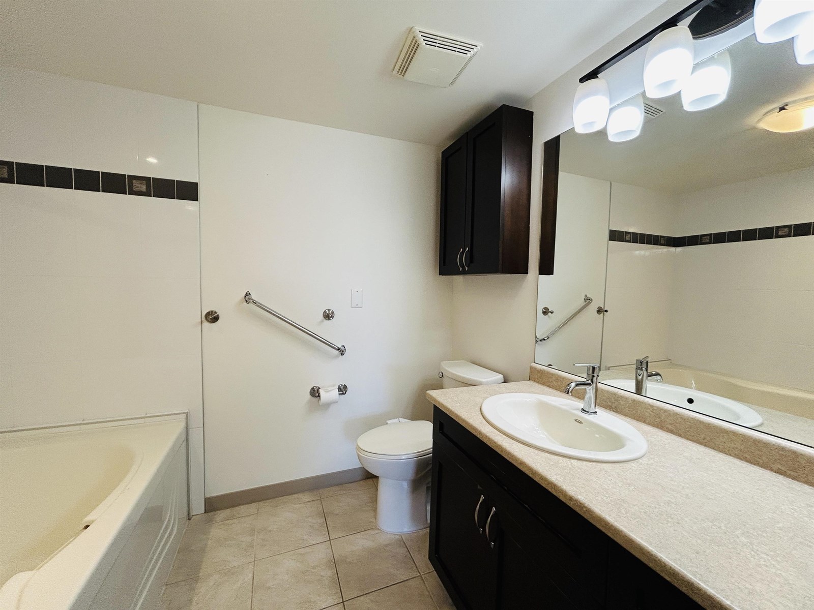 Photo 29 of 415 2511 King George Boulevard, Surrey BC