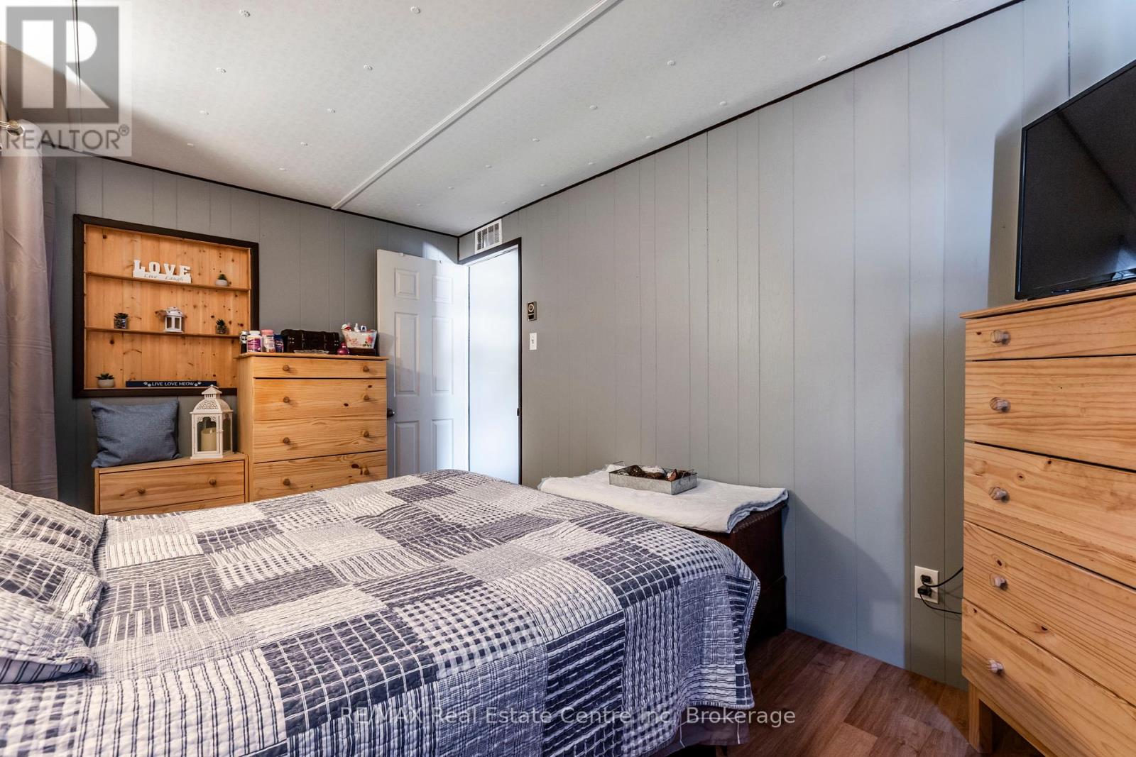 Photo 17 of 9034 Guelph Junction Road, Milton ON