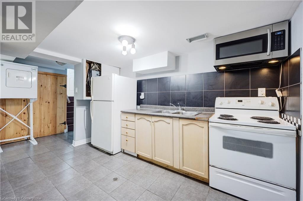 Photo 4 of 61 Clarence Street, Brampton ON