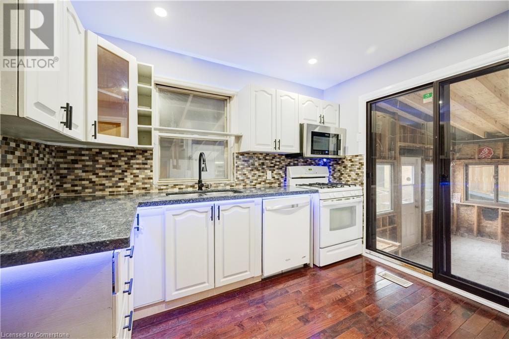 Photo 30 of 61 Clarence Street, Brampton ON