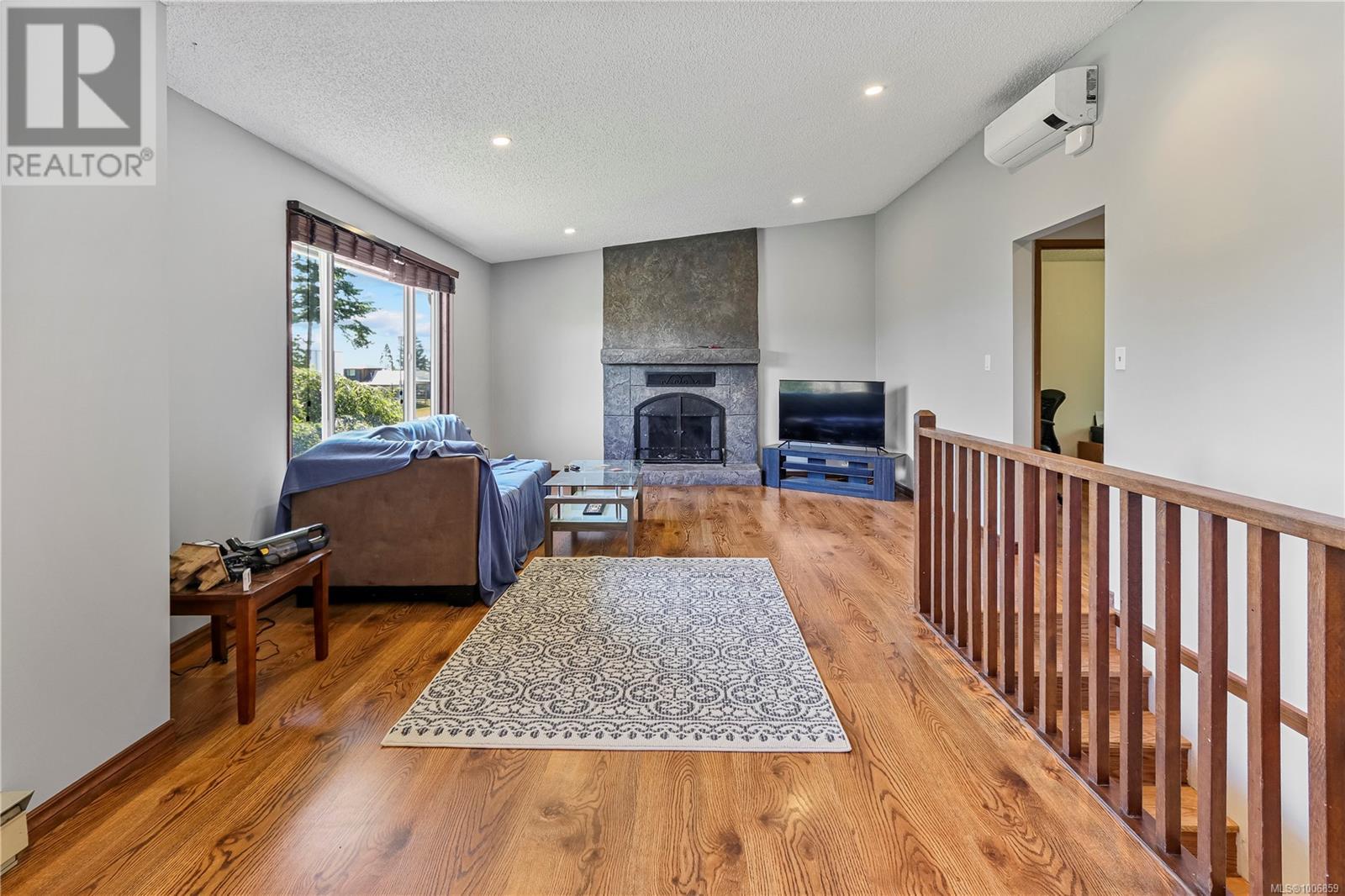 Photo 10 of 1686 Passage View Dr, Campbell River BC