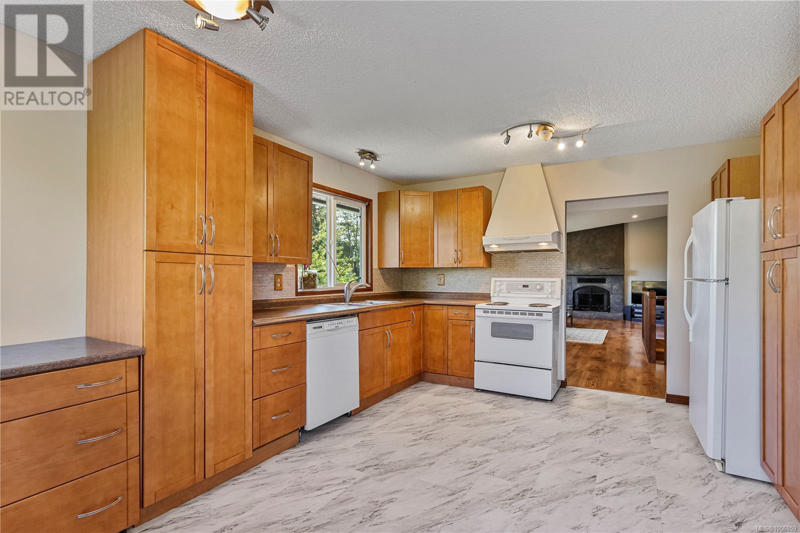 Photo 11 of 1686 Passage View Dr, Campbell River BC