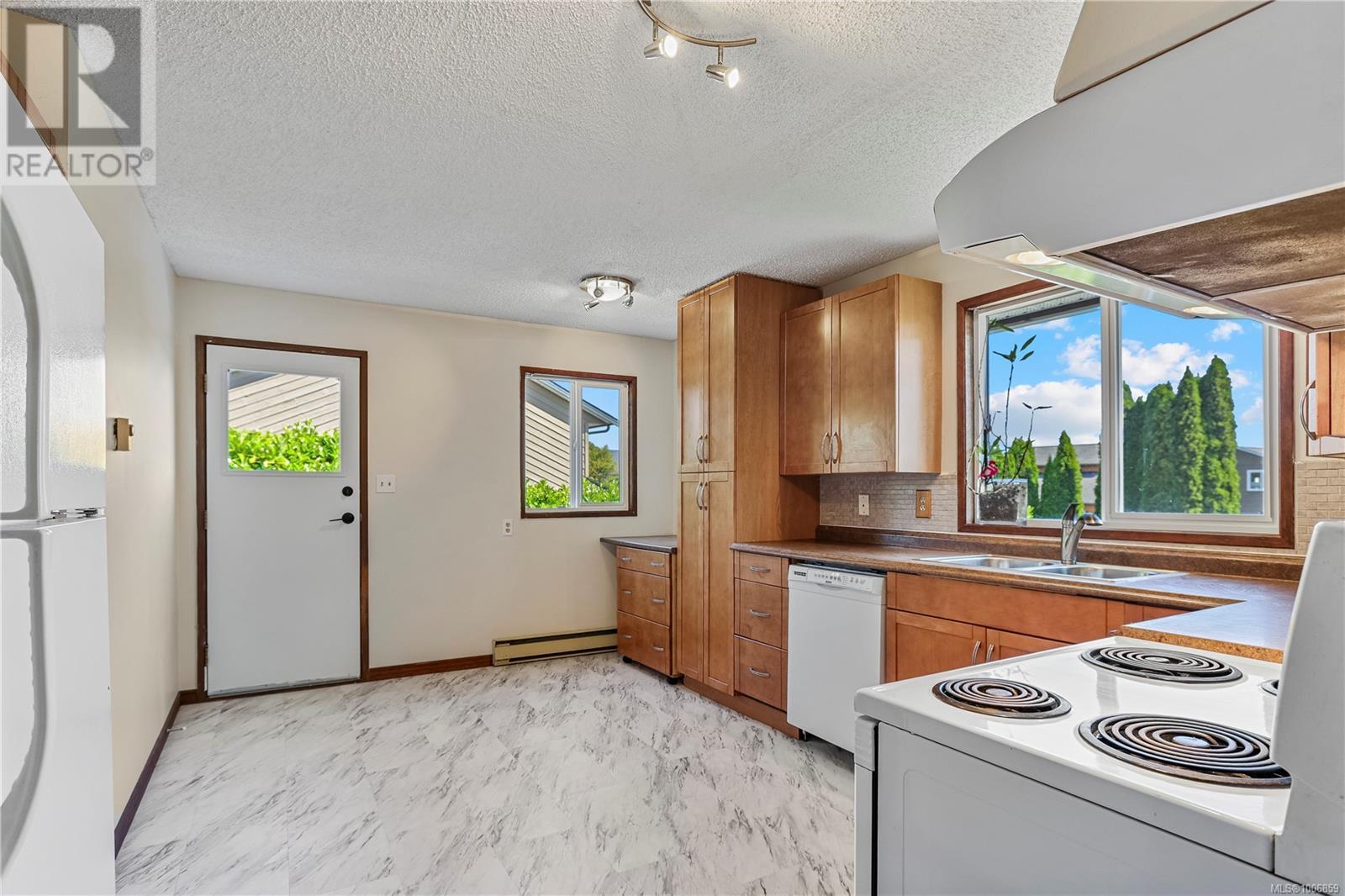 Photo 14 of 1686 Passage View Dr, Campbell River BC