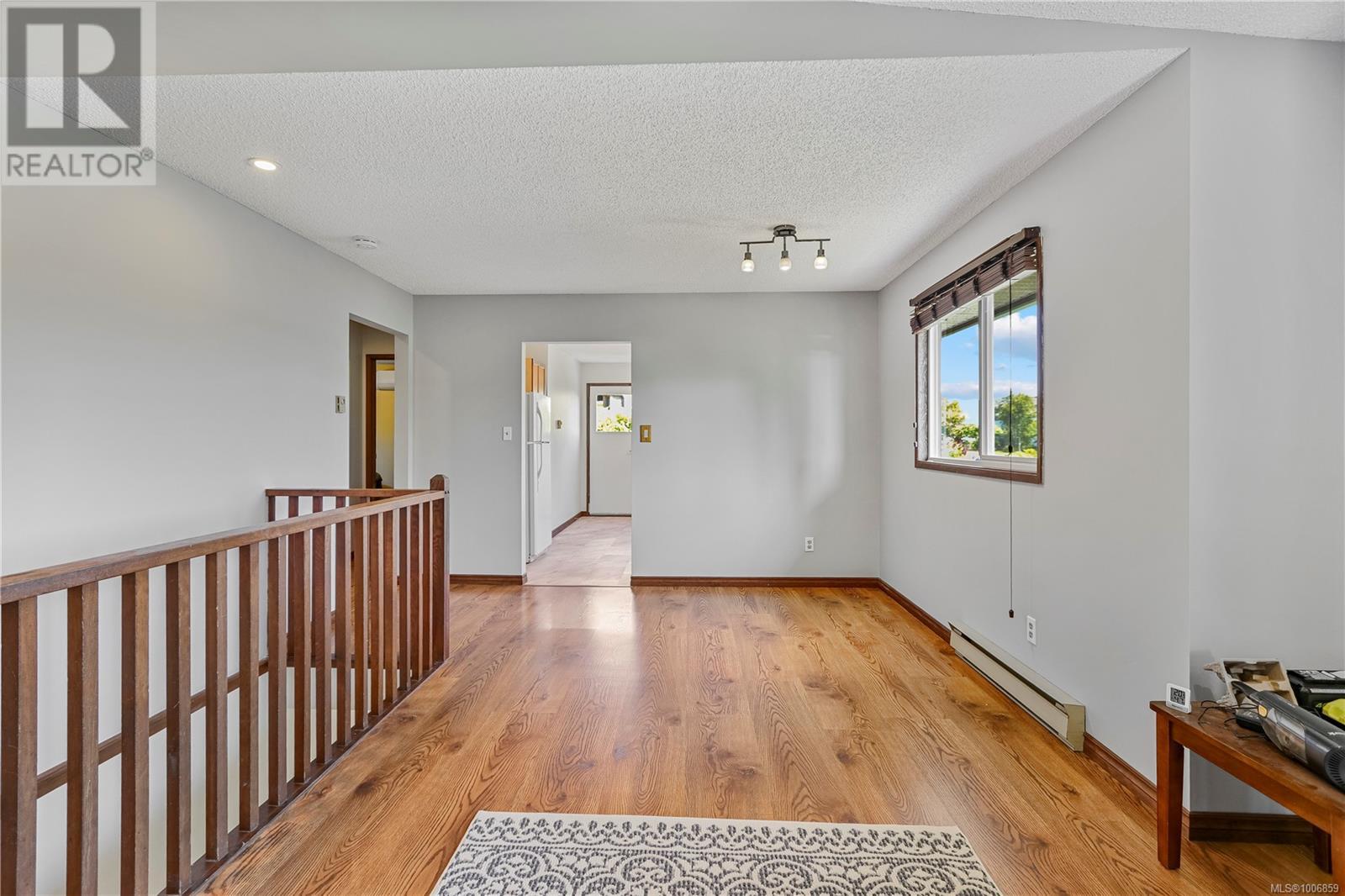 Photo 8 of 1686 Passage View Dr, Campbell River BC