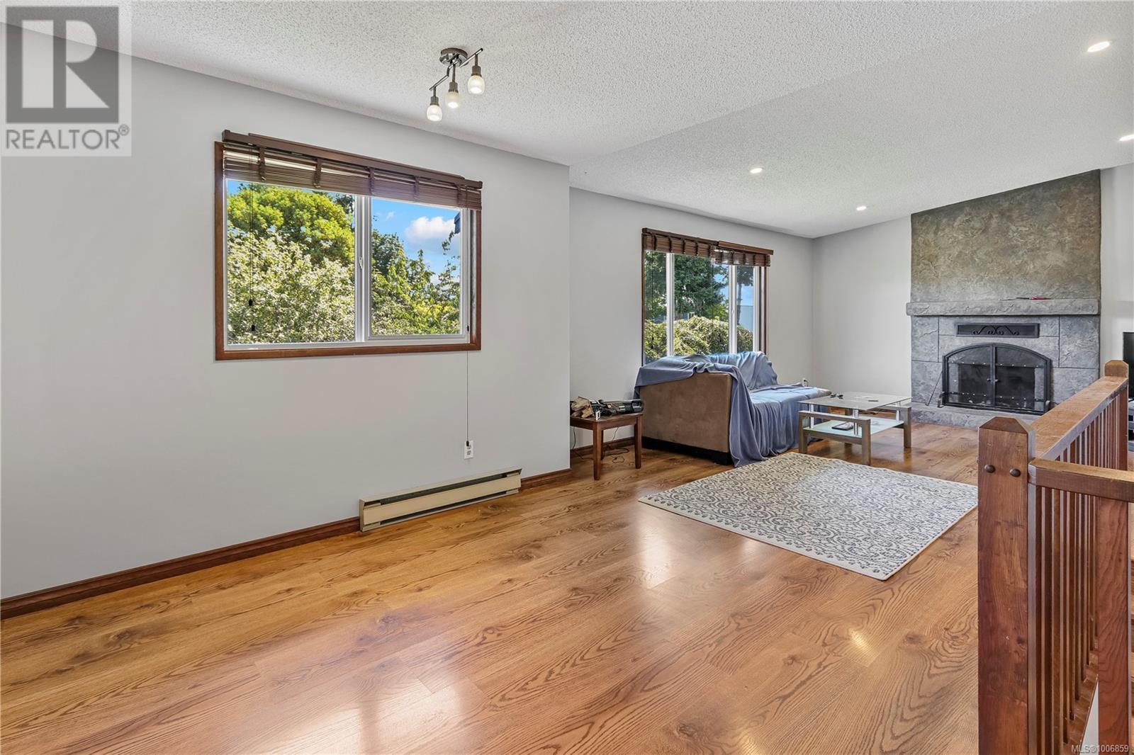 Photo 9 of 1686 Passage View Dr, Campbell River BC