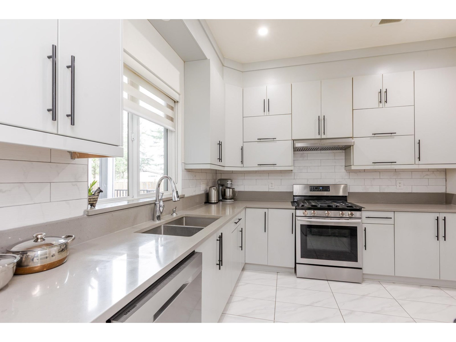 Photo 4 of 23697 Old Yale Road, Langley BC
