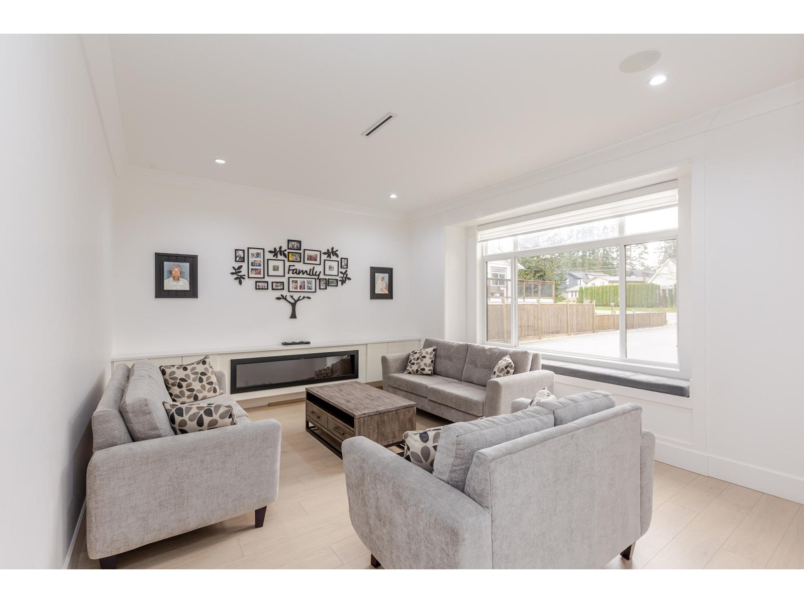 Photo 5 of 23697 Old Yale Road, Langley BC